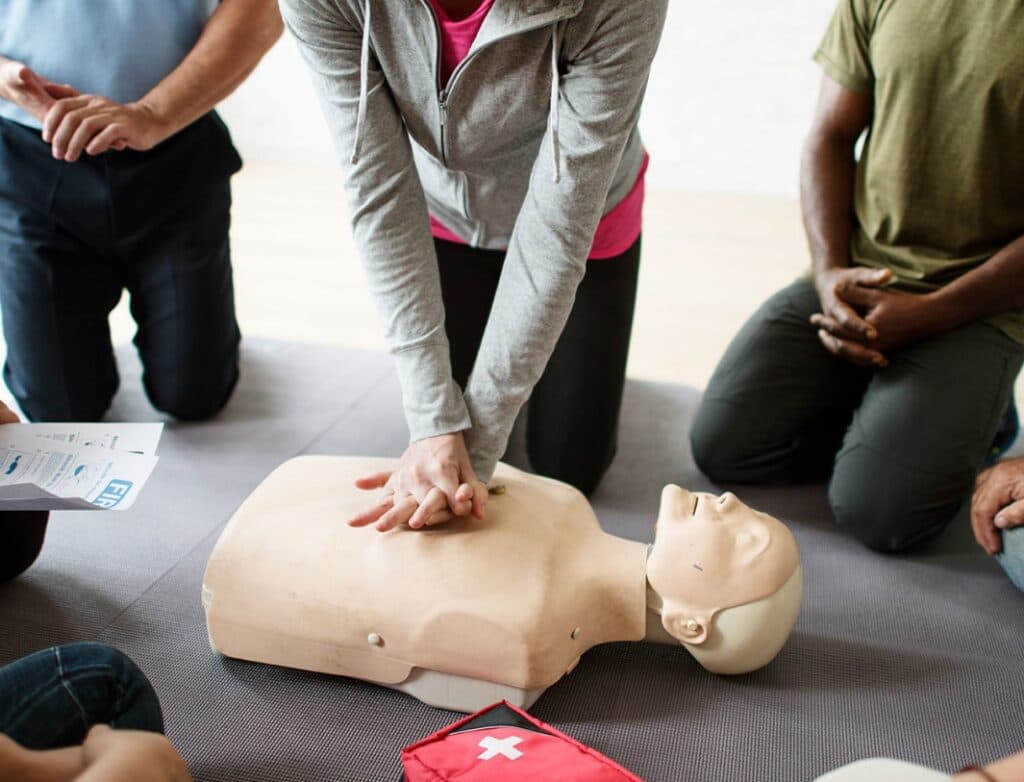 Session de formation au secourisme du travail SST et aux gestes de premiers secours en entreprise.
